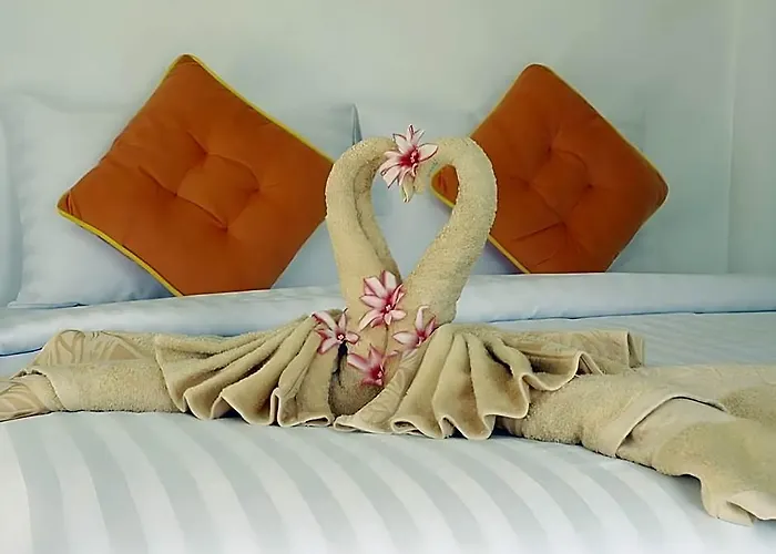 Rak Na Suan Pueng 3*
