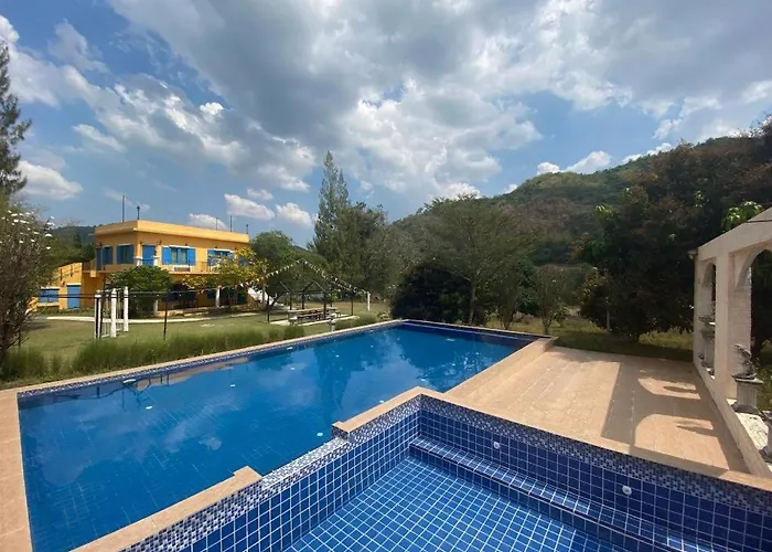 Resort Rak Na Suan Pueng