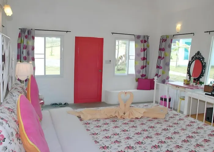 Resort Rak Na Suan Pueng Suan Phueng